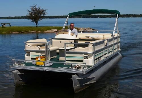 1999 Crest II Pontoon Boat